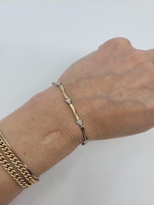 Lot 268 - A DIAMOND BRACELET, comprising triangular...