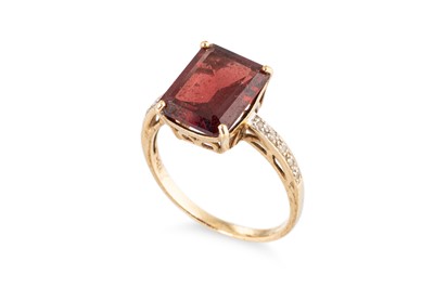 Lot 45 - A GARNET AND DIAMOND SET RING, the central...