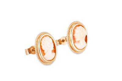 Lot 46 - A PAIR OF CAMEO EARRINGS, the carved cameos...