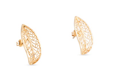 Lot 53 - A PAIR OF 9CT GOLD EARRINGS, of leaf design