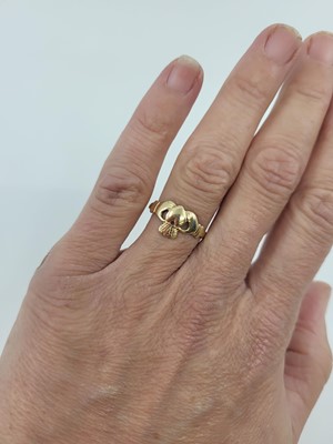 Lot 371 - A VINTAGE 9CT GOLD CLADDAGH RING, Dublin 1992,...