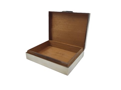 Lot 378 - A SILVER CIGAR CASE BOX, lined interior,...