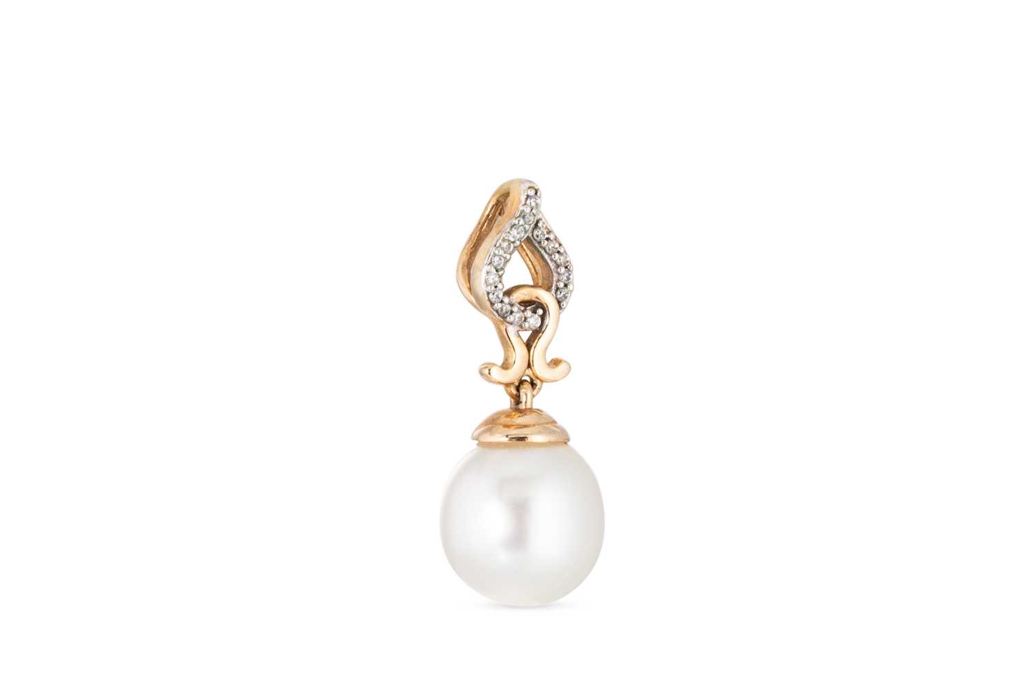 Lot 85 - A SOUTH SEA PEARL PENDANT, stoneset bail with...