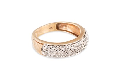 Lot 95 - A DIAMOND CLUSTER RING, the pavé diamonds...