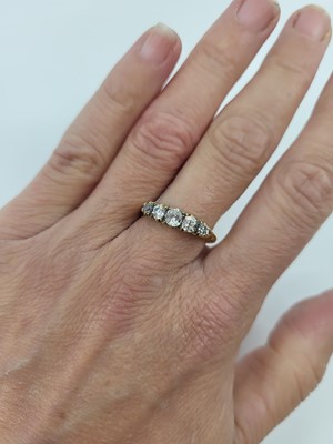 Lot 103 - AN ANTIQUE FIVE STONE DIAMOND RING, the five...