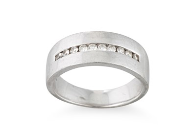 Lot 278 - A DIAMOND SET PLATINUM BAND RING, the round...