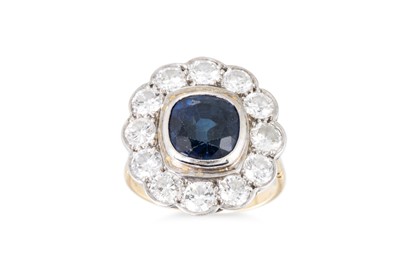 Lot 285 - A SAPPHIRE AND DIAMOND CLUSTER RING, the...
