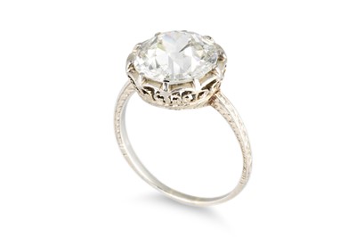 Lot 237 - AN IMPRESSIVE OLD CUT DIAMOND SOLITAIRE RING,...