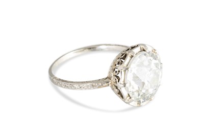 Lot 237 - AN IMPRESSIVE OLD CUT DIAMOND SOLITAIRE RING,...