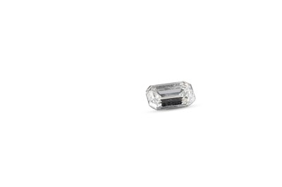 Lot 349 - AN UNMOUNTED DIAMOND, emerald cut diamond,...
