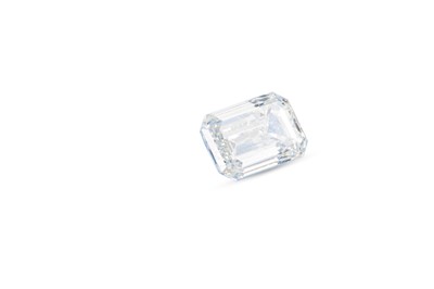 Lot 349 - AN UNMOUNTED DIAMOND, emerald cut diamond,...
