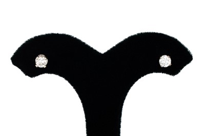 Lot 30 - A PAIR OF WHITE GOLD DIAMOND STUD EARRINGS,...