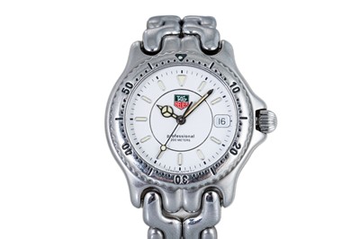Lot 337 - A TAG HEUER PROFESSIONAL WRIST WATCH, with...