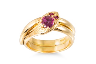 Lot 178 - AN 18CT GOLD STONESET RING,  modelled as a...