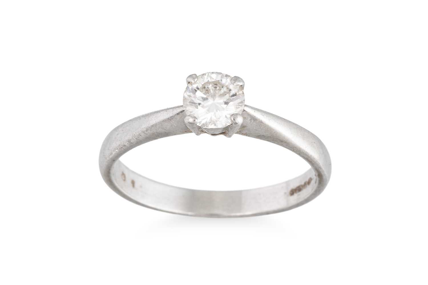 Lot 52 - A DIAMOND SOLITAIRE RING, mounted in platinum....