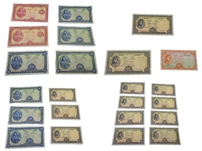 Lot 428 - 23 X 1964-1975 LAVERY IRISH BANKNOTES, £20 x 2,...