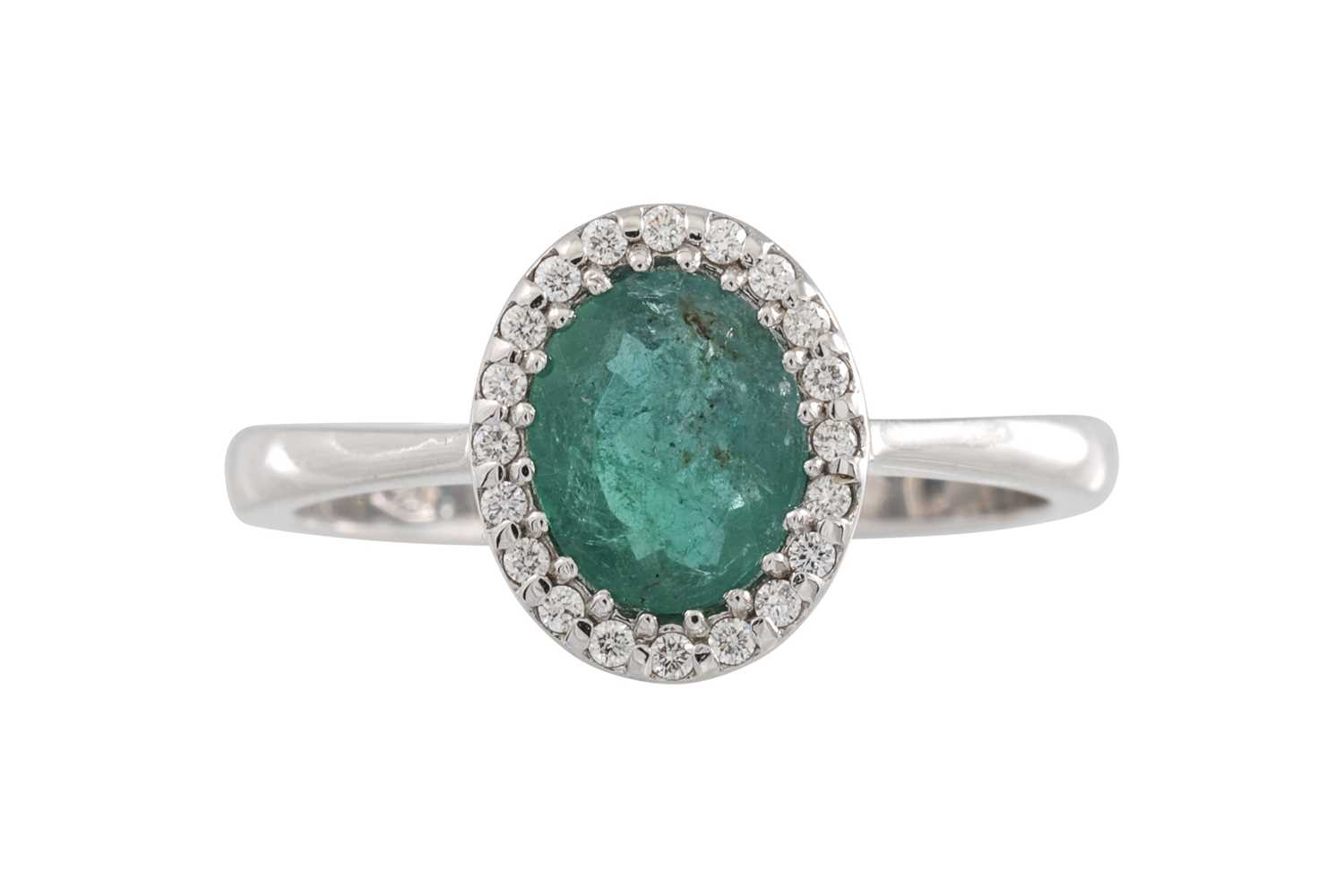 Lot 256 - AN EMERALD AND DIAMOND CLUSTER RING, oval form...