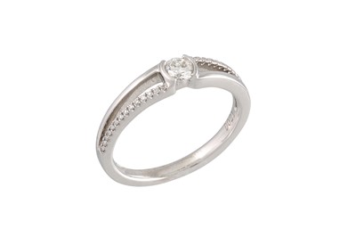 Lot 262 - A DIAMOND SOLITAIRE RING, the brilliant cut...