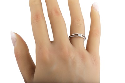 Lot 262 - A DIAMOND SOLITAIRE RING, the brilliant cut...