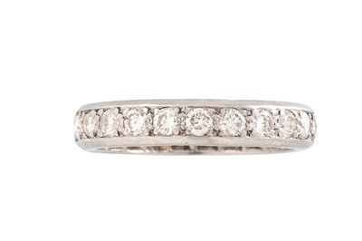 Lot 197 - A RUBY AND DIAMOND THREE STONE RING, set with...