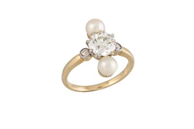 Lot 199 - AN ANTIQUE PEARL AND DIAMOND UP FINGER RING,...