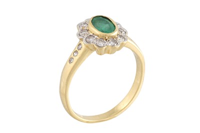 Lot 200 - AN EMERALD AND DIAMOND CLUSTER RING, of oval...