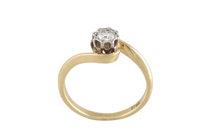 Lot 201 - A DIAMOND SOLITAIRE, to a twist design,...