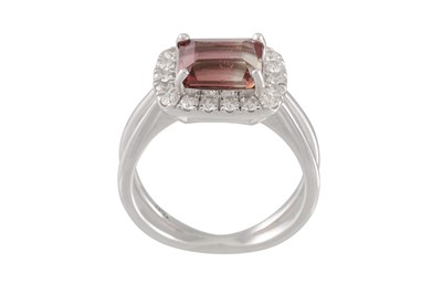 Lot 86 - A TOURMALINE AND DIAMOND CLUSTER RING, the...