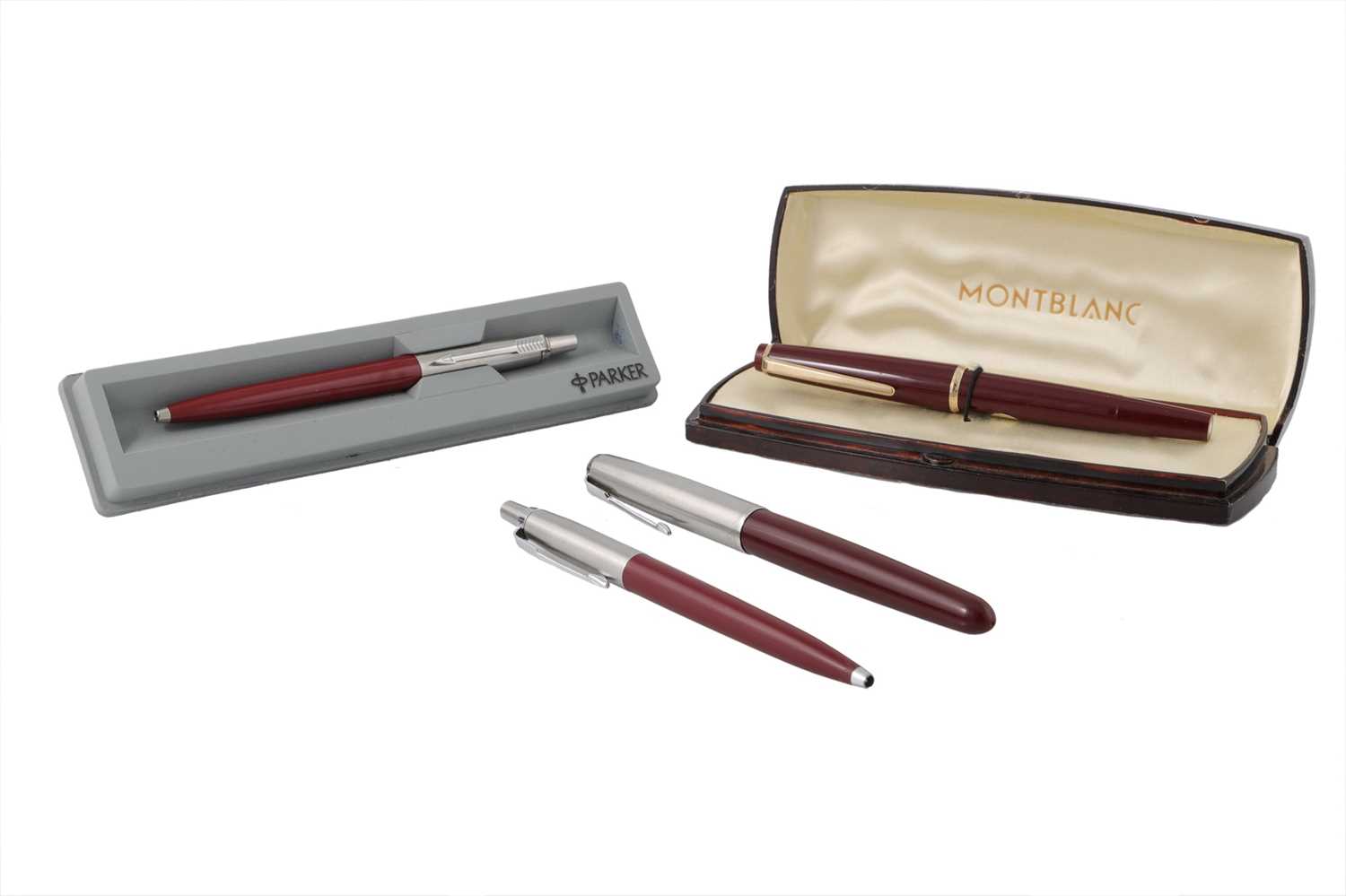 Lot 496 - A VINTAGE MONTBLANC '32' FOUNTAIN PEN, maroon...