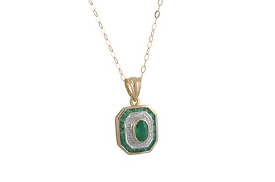 Lot 24 - A DIAMOND AND EMERALD PENDANT, the central...