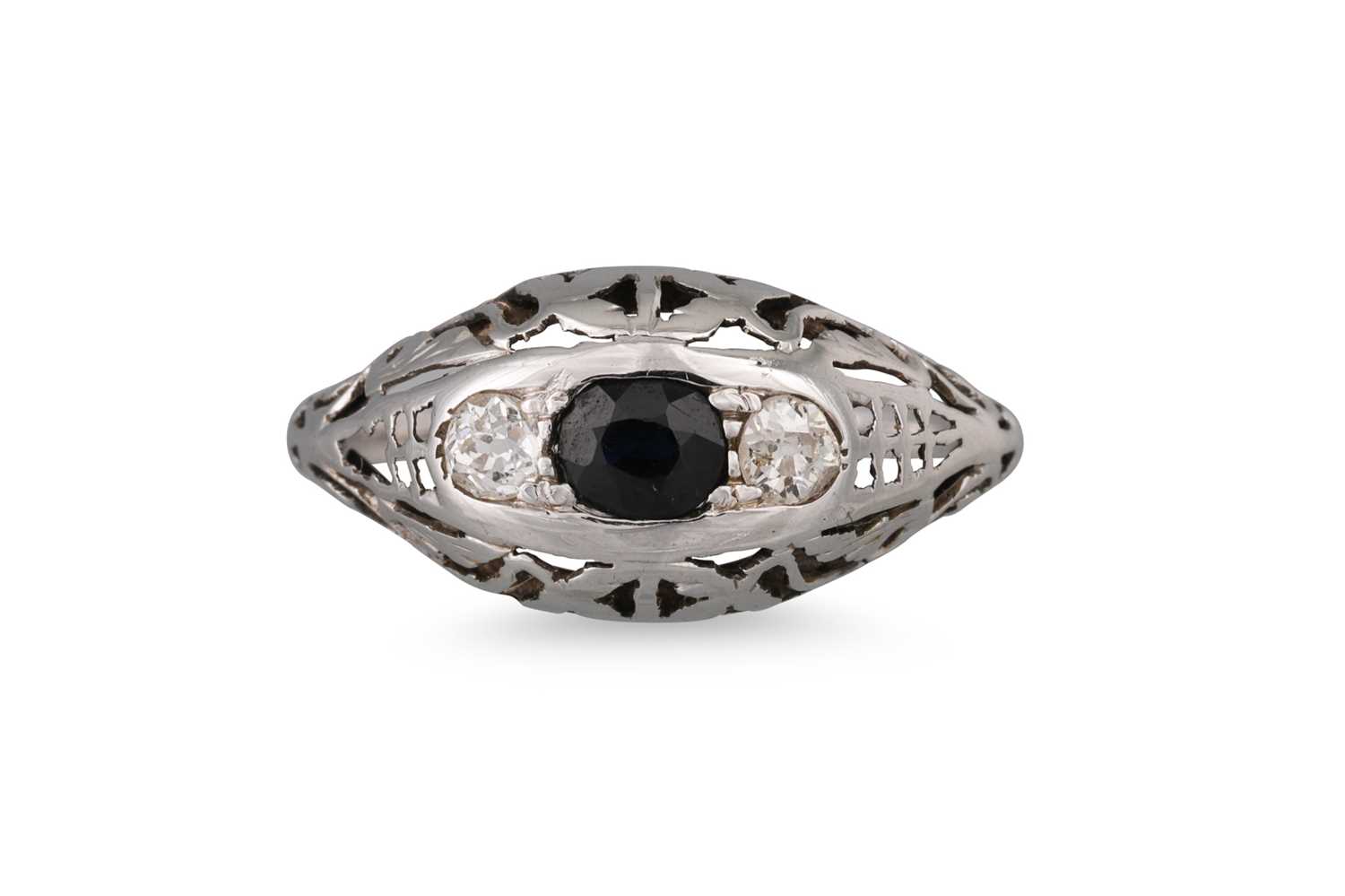 Lot 58 - A VINTAGE DIAMOND AND SAPPHIRE DRESS RING, the...