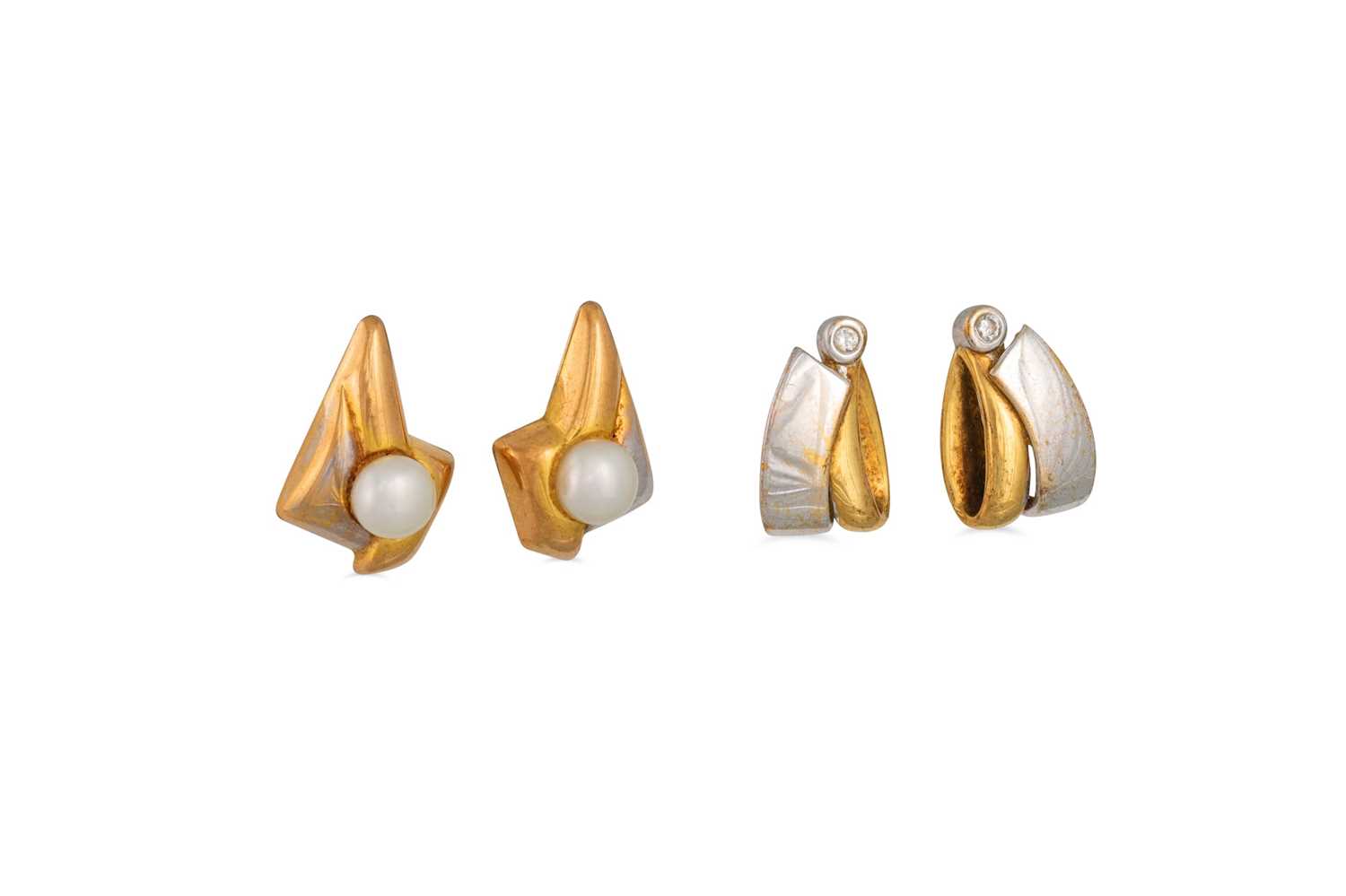 Lot 245 - A PAIR OF DIAMOND SET EARRINGS, mounted in two...